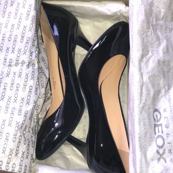 Geox Black Patent Leather Pumps - Picture 4 of 8